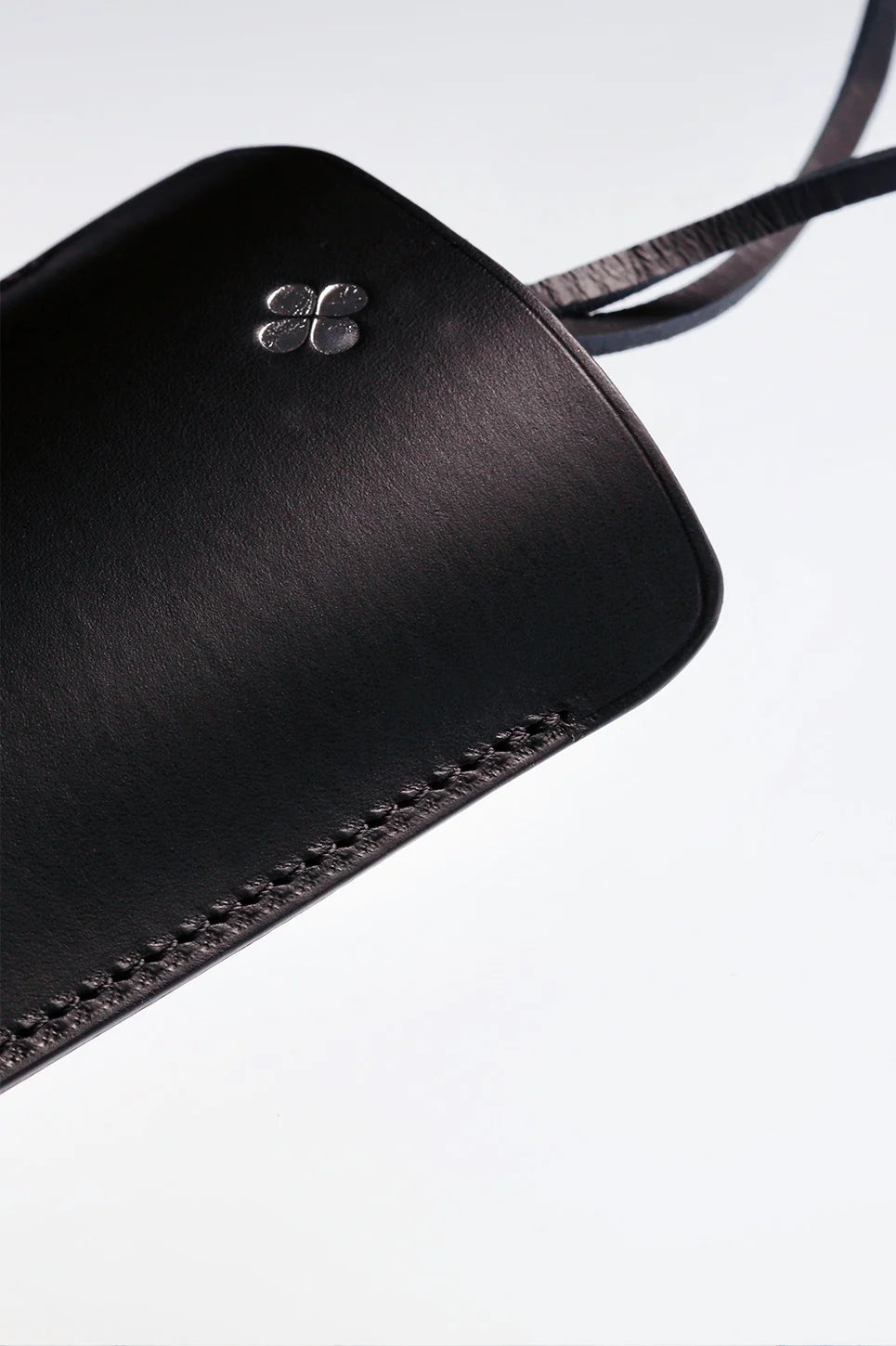 etui lunettes homme noir cuir luxe
