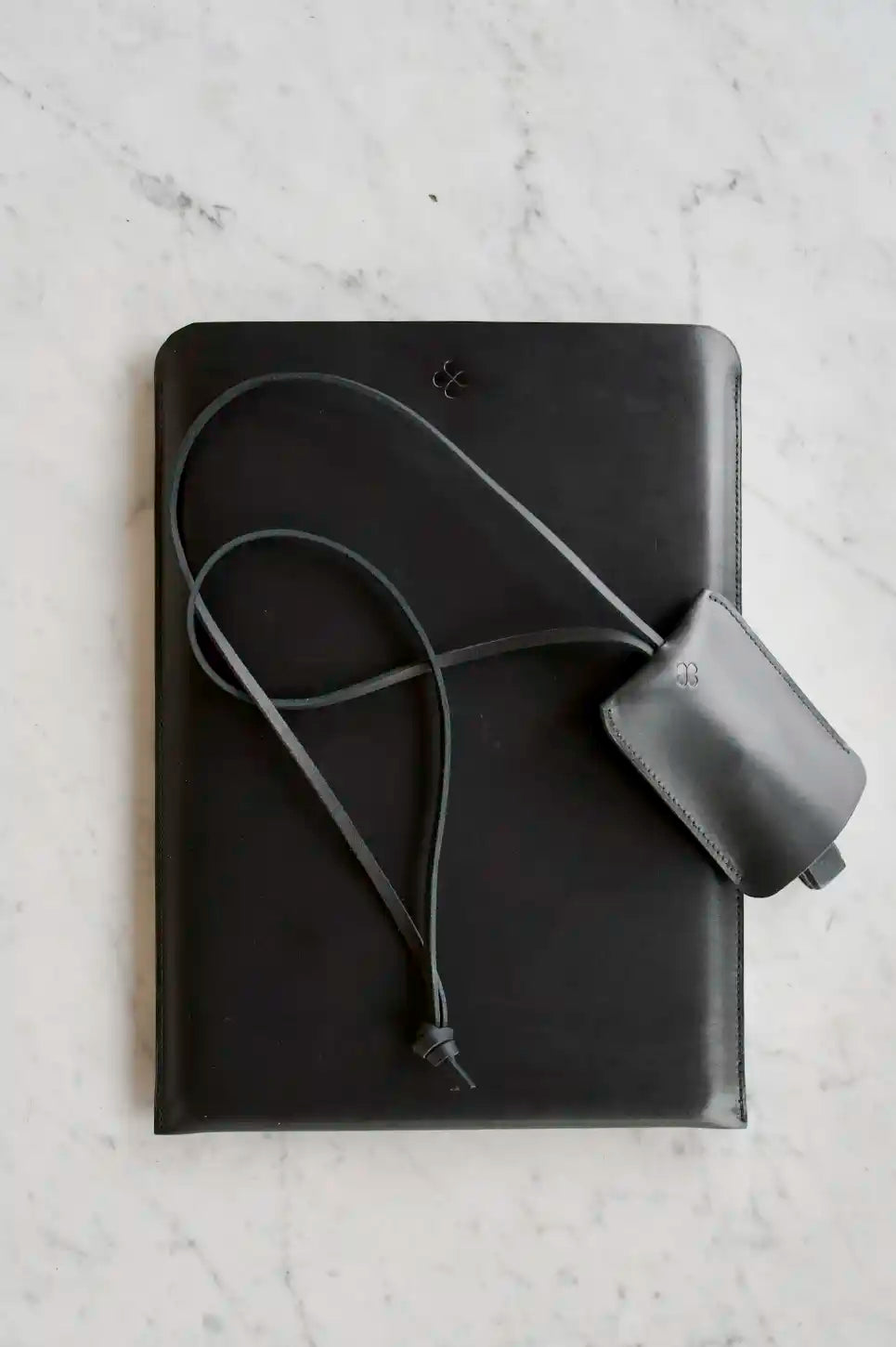 pochette ordinateur 14 pouces cuir noir lisse