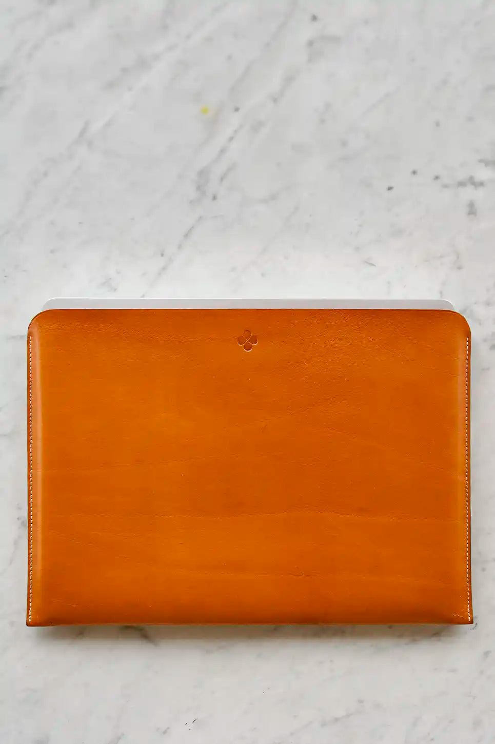 pochette ordinateur 16 pouces horizontale cuir fauve lisse