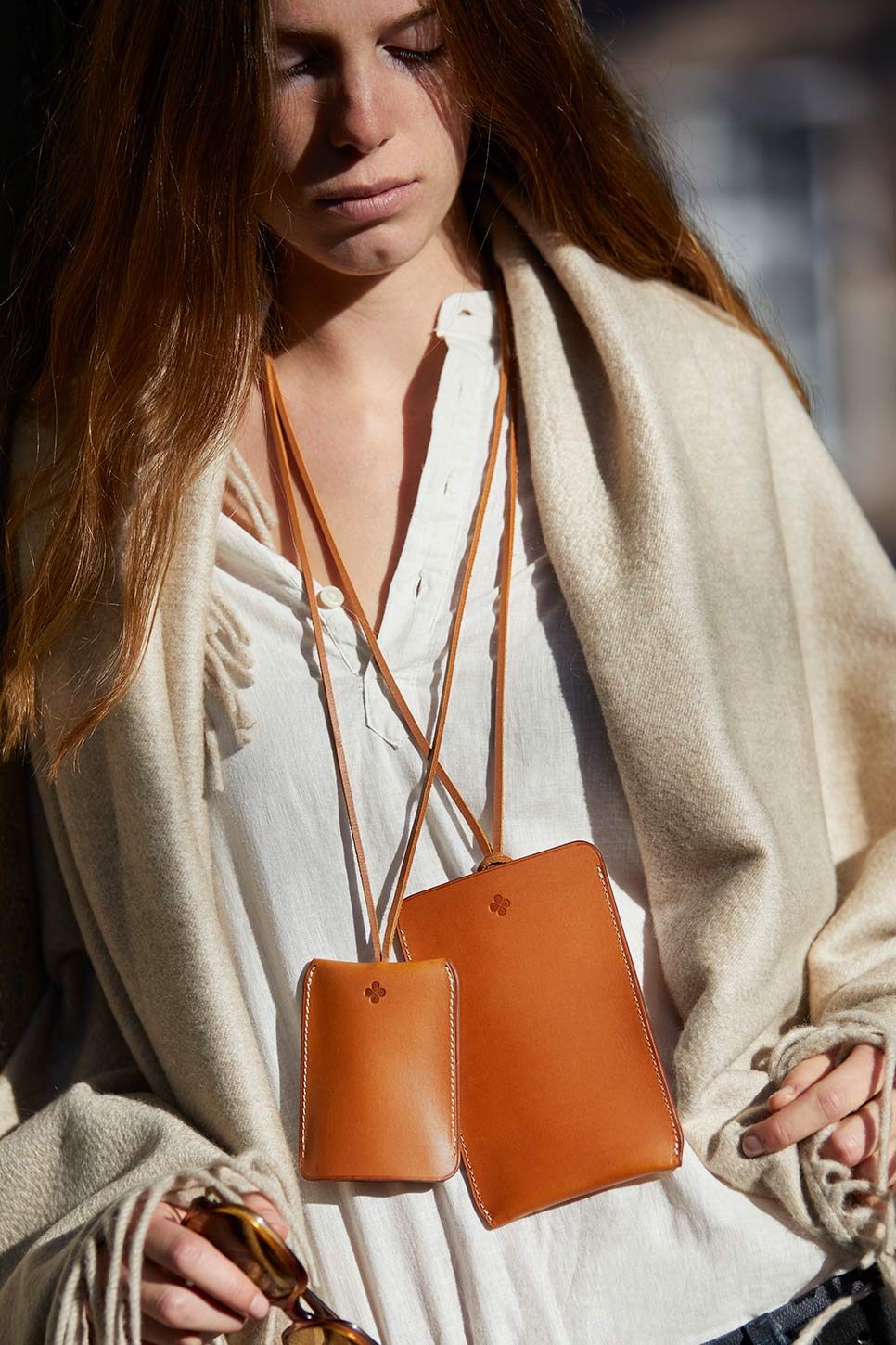 pochette telephone cuir fauve haut de gamme